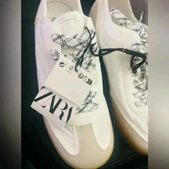 Zara casual womens sneakers size 6 NWT
Perfect for a vacation trip or any day - Picture 1 of 9